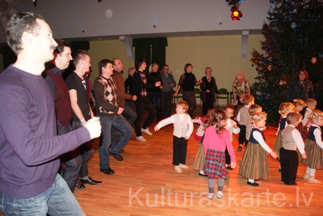 Iecavas kultūras nama pirmsskolas vecuma bērnu deju kolektīvs